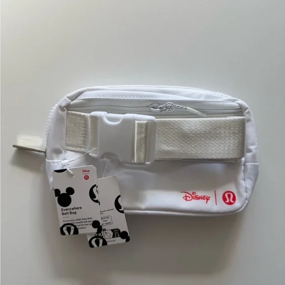 Disney x Lululemon Everywhere Belt Bag 1L Mickey in Motion Graphic - Picture 6 of 6